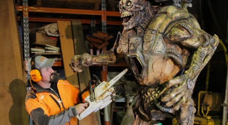 Image d'illustration pour l'article : DOOM : Vidéo d'une sculpture d'un Revenant fait à la... tronçonneuse !