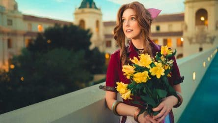 Image d'illustration pour l'article : Final Fantasy VII Remake : La doubleuse d'Aerith se prend au jeu du cosplay