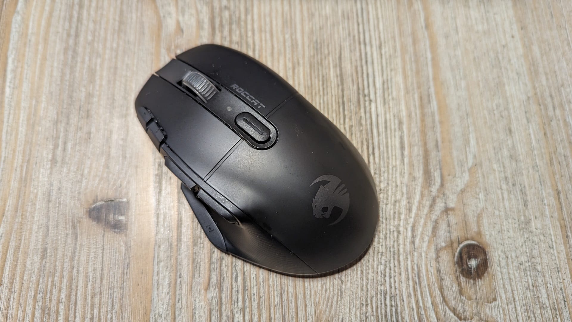 Test Roccat Kone Xp Air Une Bonne Souris Haut De Gamme Avec Plein De Boutons Personnalisables