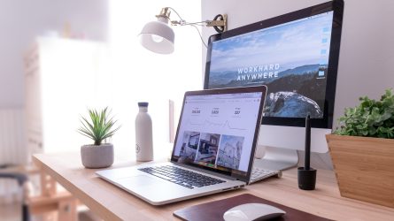 Image d'illustration pour l'article : PC pour le télétravail : Pourquoi et comment bien s’équiper pour travailler depuis chez soi ?