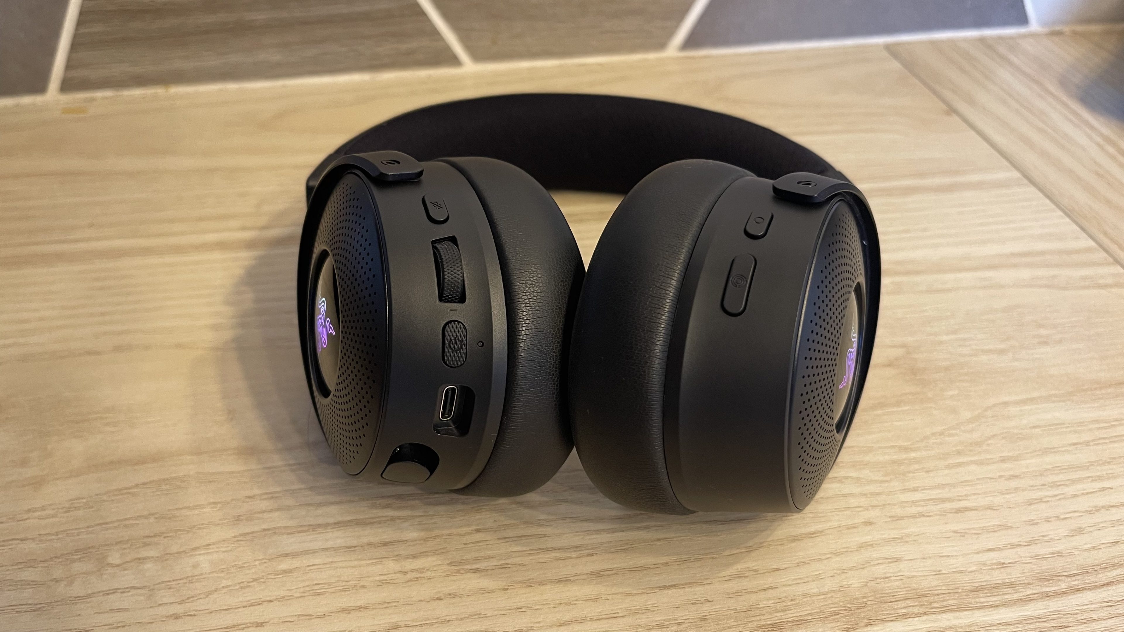 Razer kraken v4 pro photos 1 scaled 8