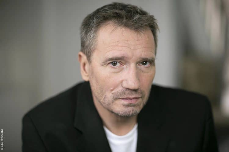 Image d\'illustration pour l\'article : God of War : Éric Peter, toute première voix française de Kratos, nous a quittés à l&rsquo;âge de 62 ans